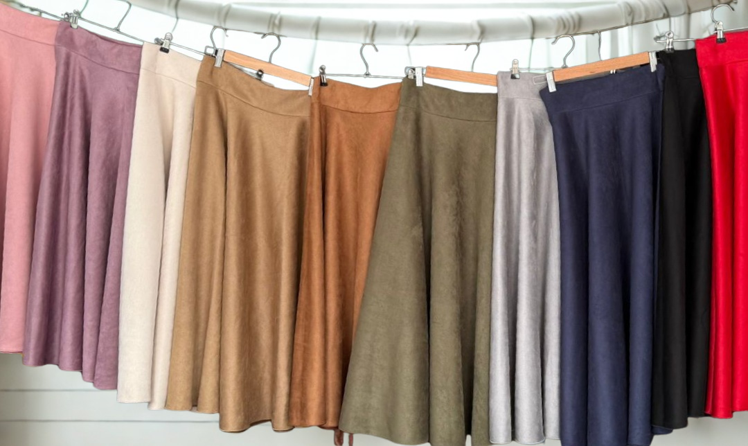 Falda rotonda gamuzada