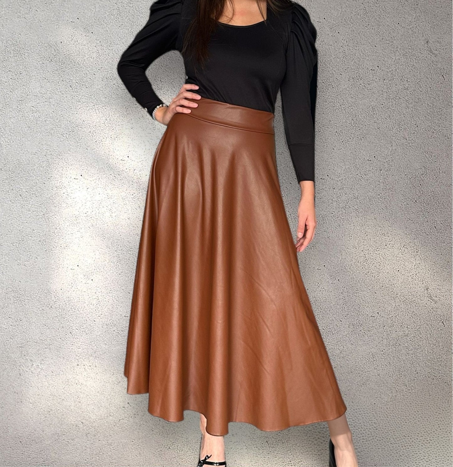 Falda Rotonda larga Cuerotex