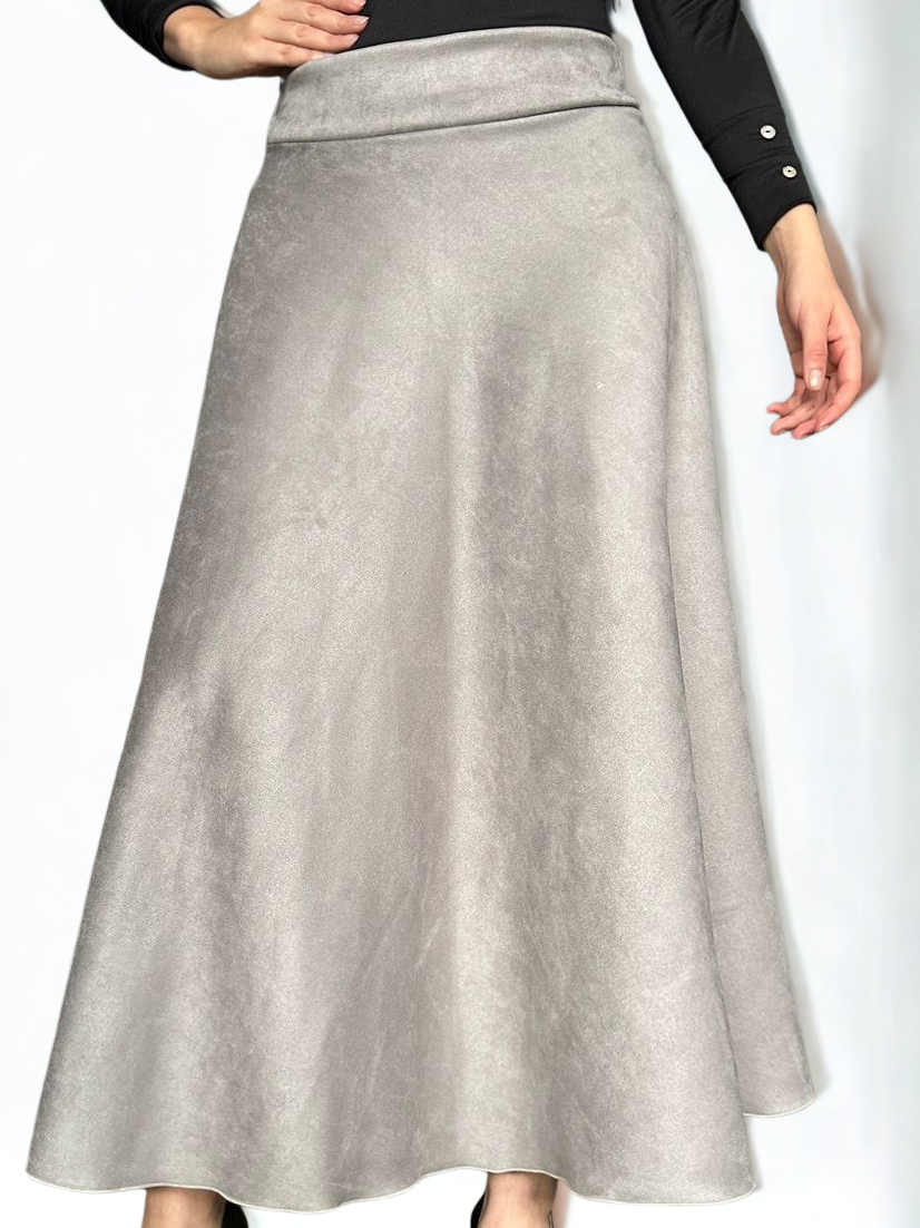 Falda rotonda gamuzada