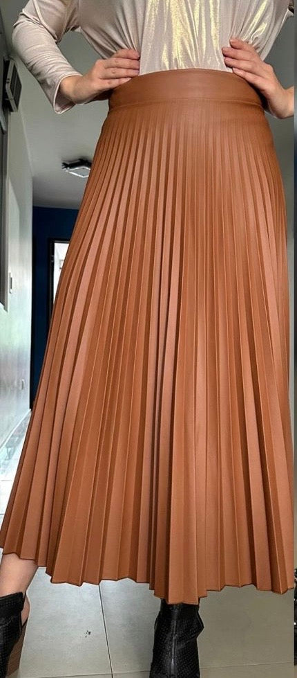 Falda plisada cuerotex larga